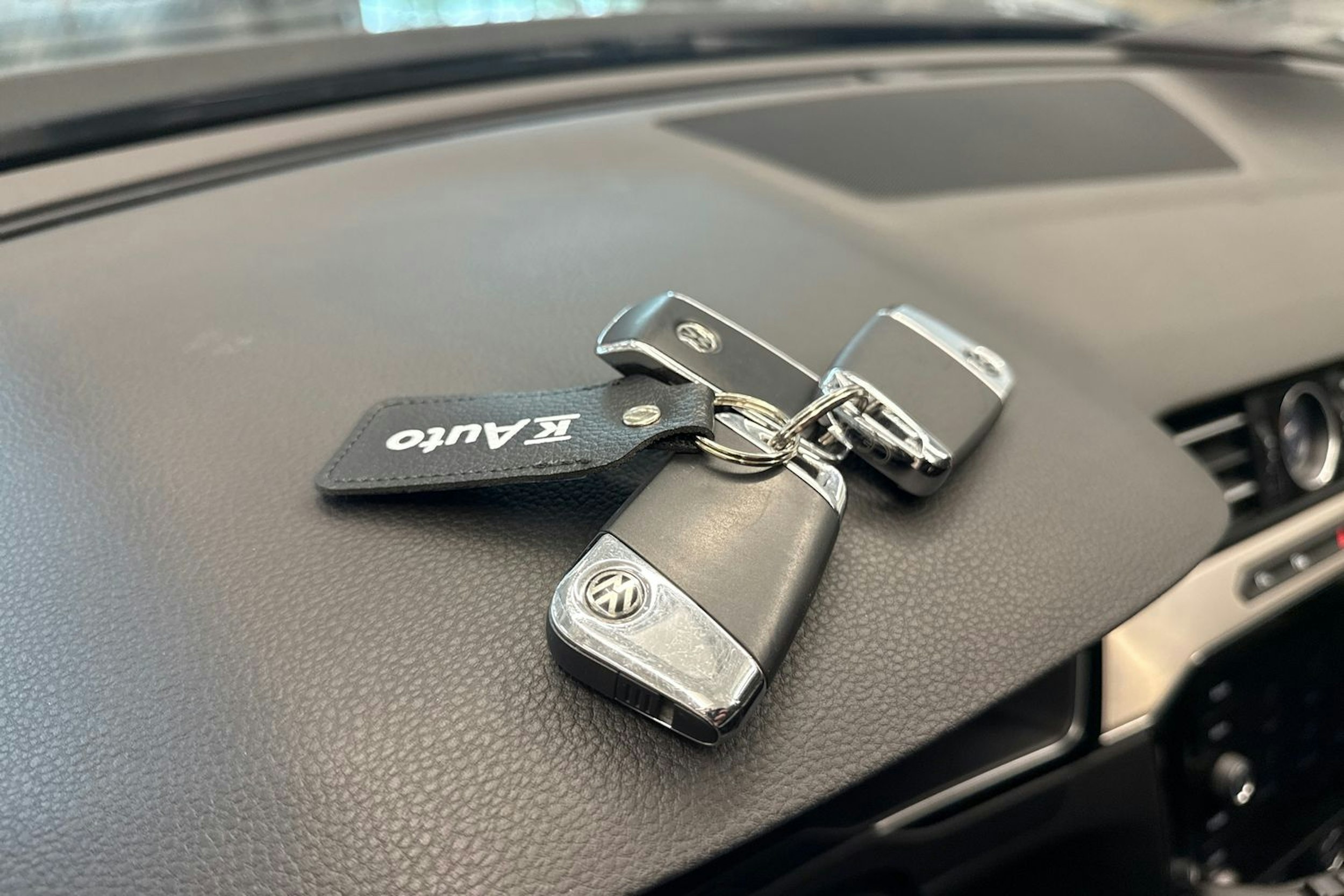 harmaa Volkswagen Passat 2019 kuva 25.