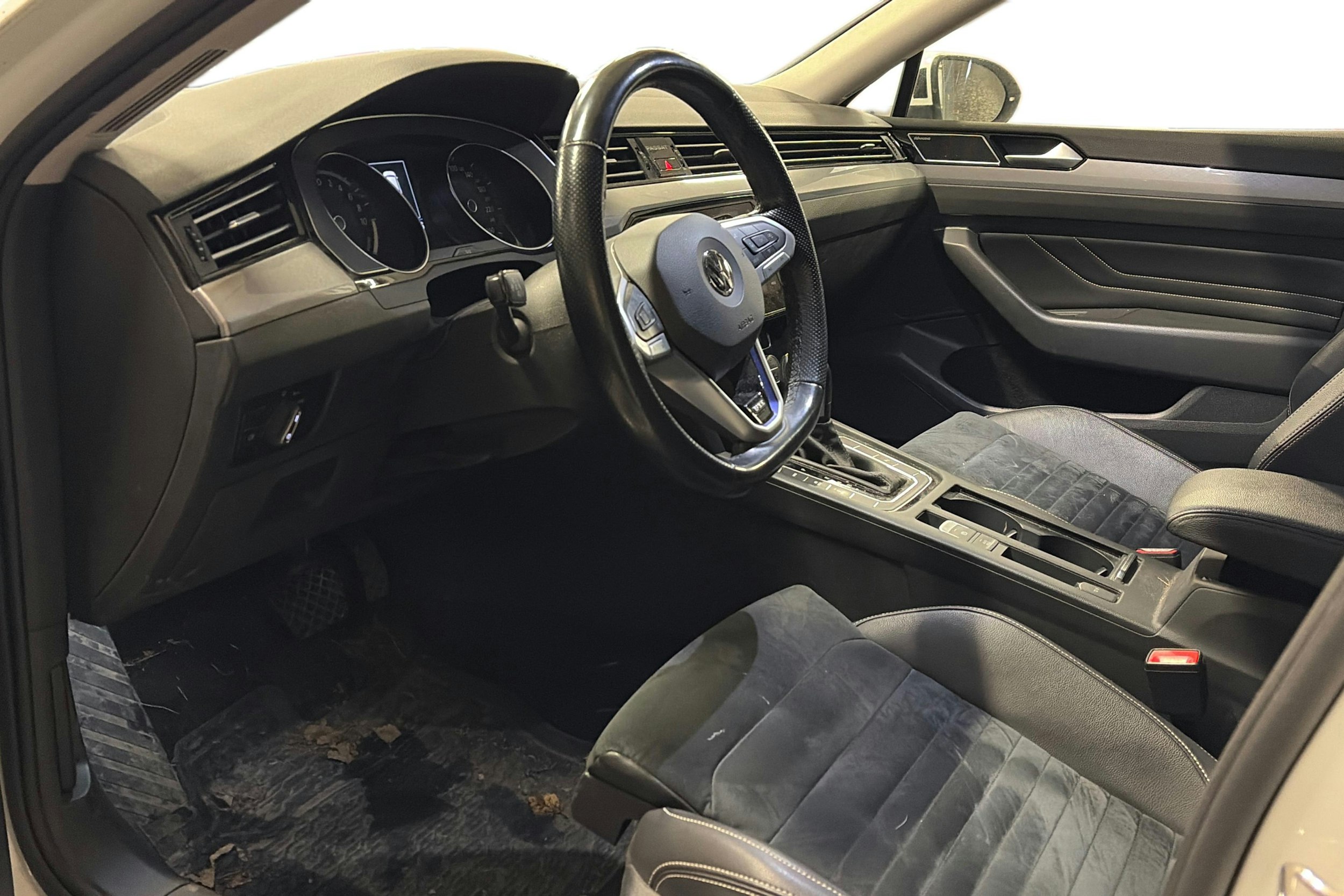 valkoinen Volkswagen Passat 2019 kuva 3.