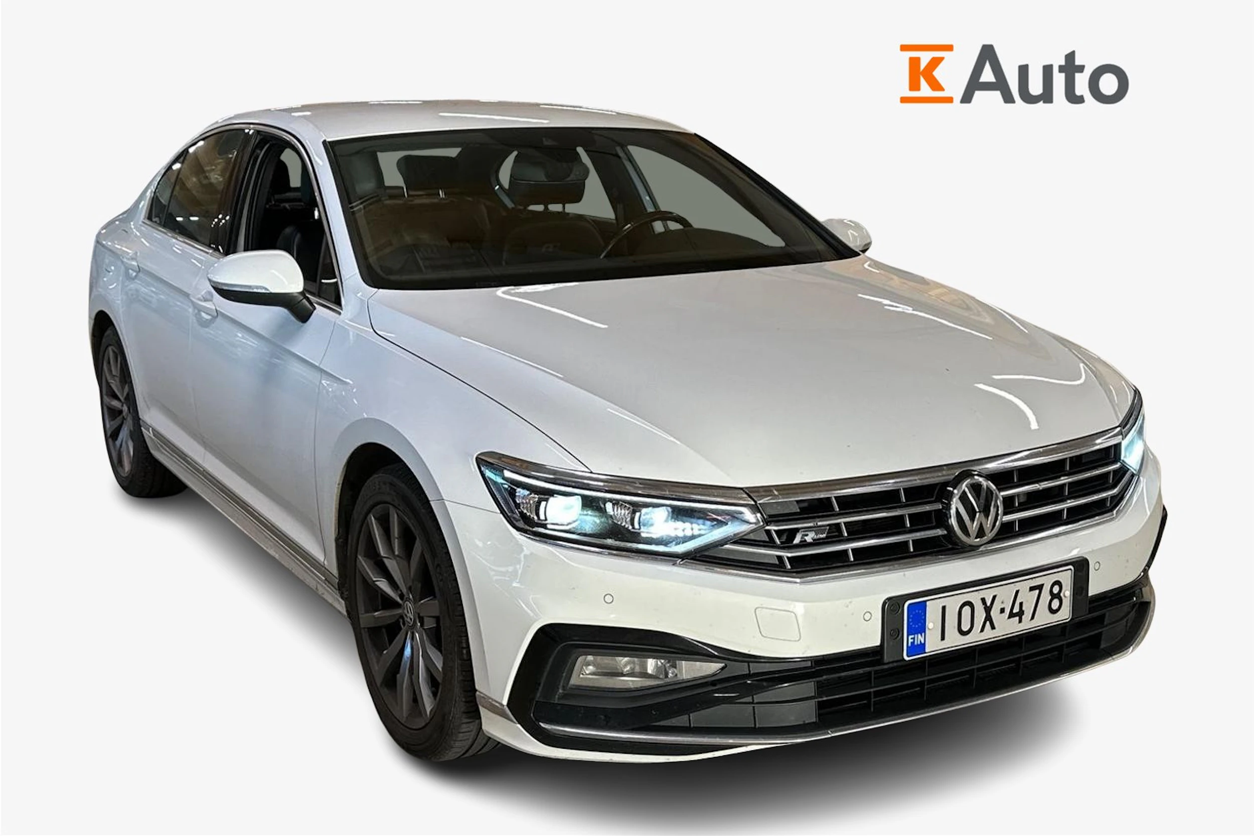 valkoinen Volkswagen Passat 2019 kuva 1.
