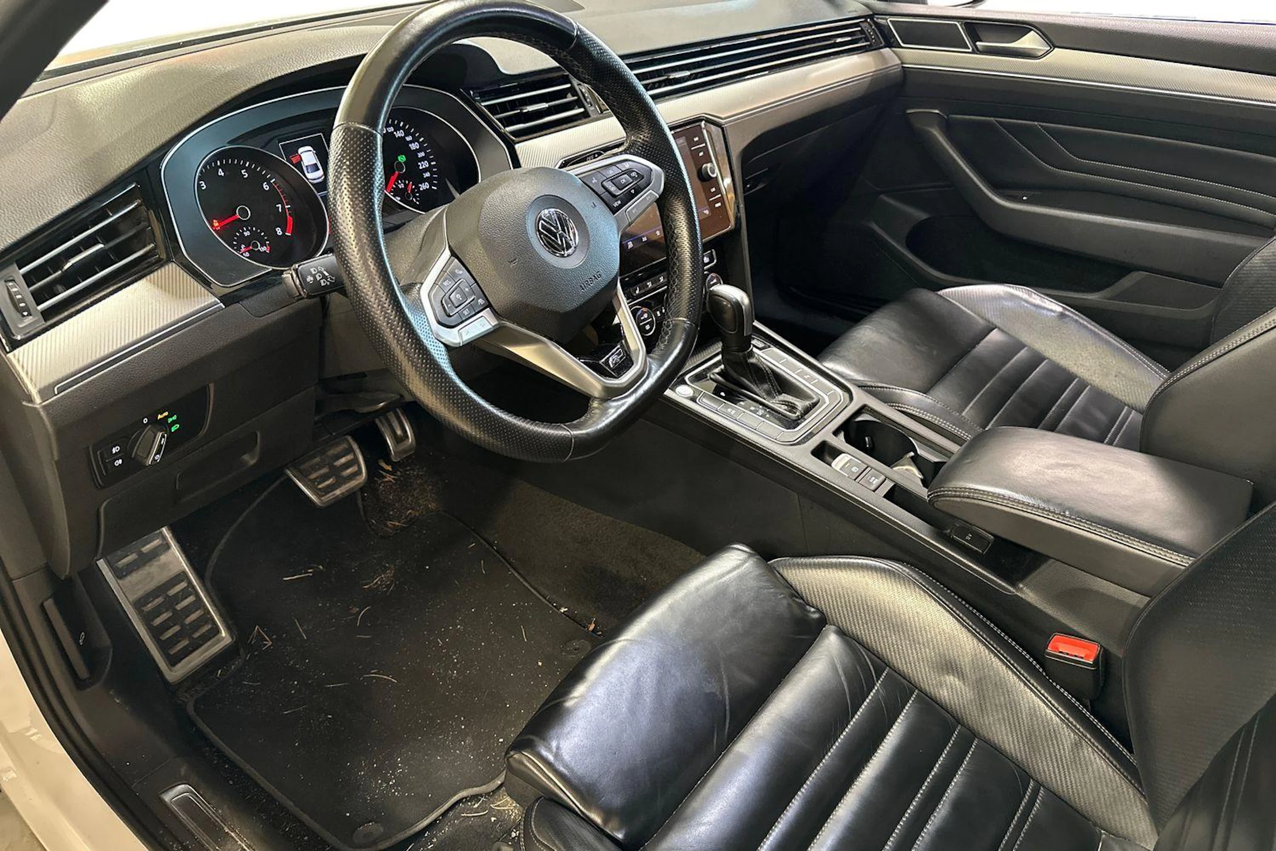valkoinen Volkswagen Passat 2019 kuva 3.