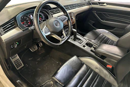 valkoinen Volkswagen Passat 2019 kuva 3.