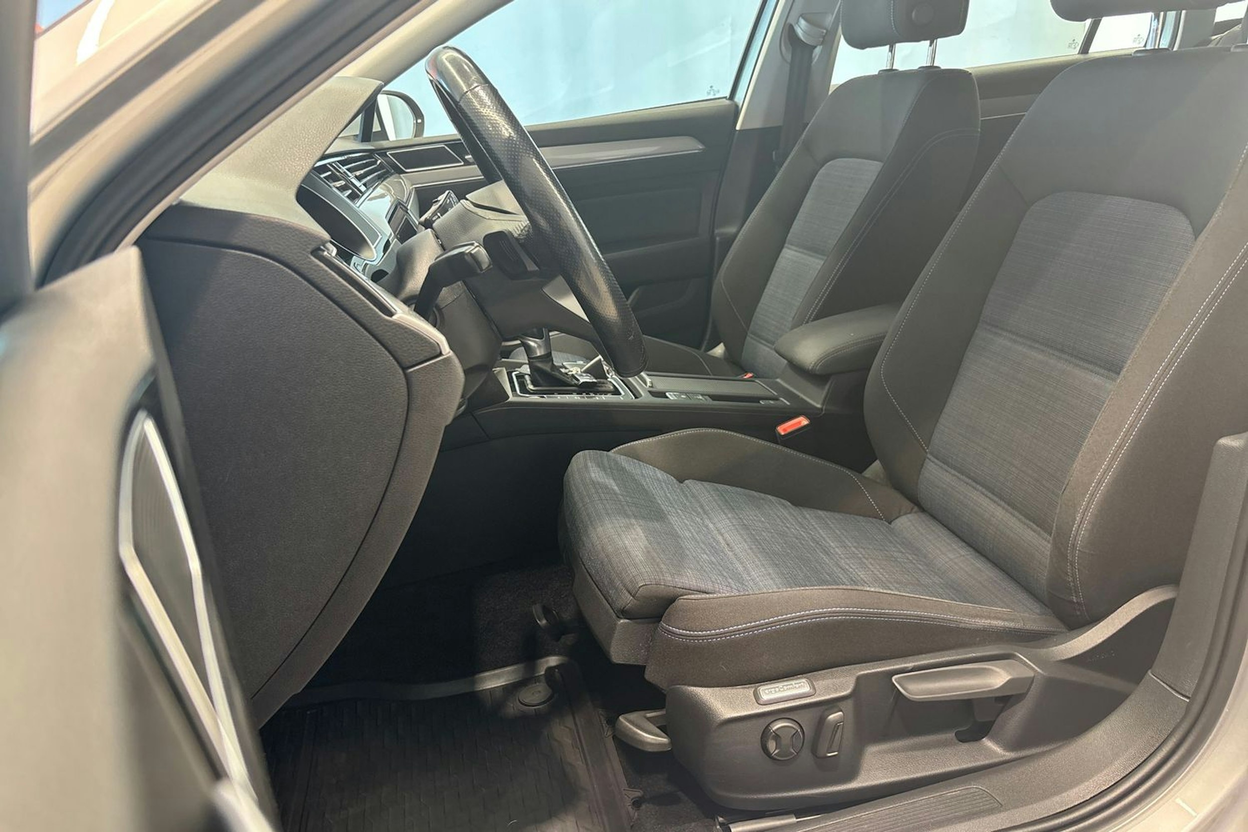 Hopea Volkswagen PASSAT 2019 kuva 14.