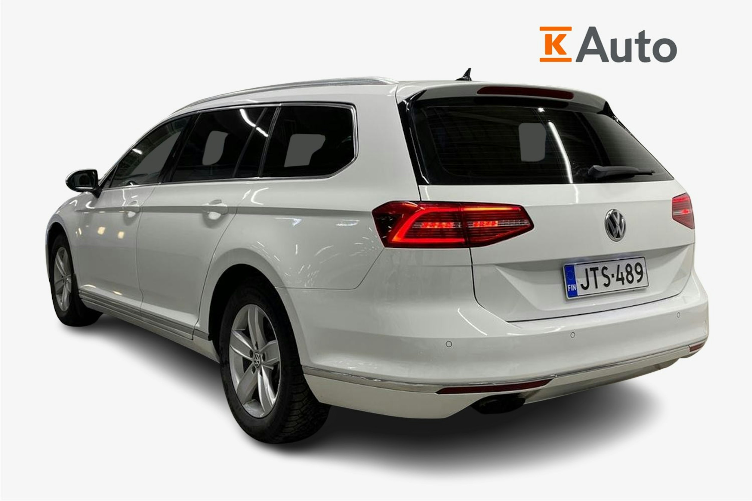 valkoinen Volkswagen Passat 2019 kuva 2.