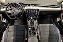 valkoinen Volkswagen Passat 2019 kuva 7.