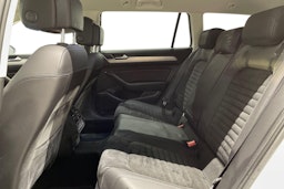 valkoinen Volkswagen Passat 2019 kuva 8.