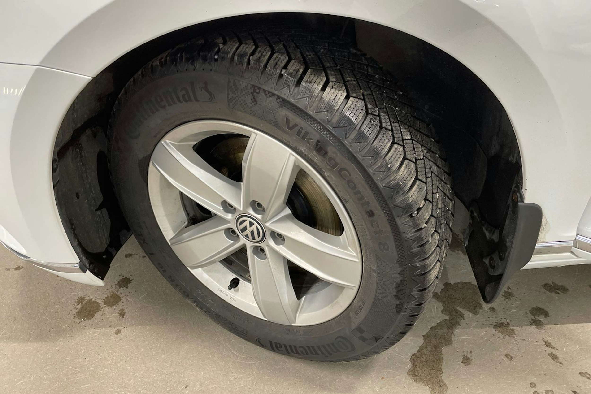 valkoinen Volkswagen Passat 2019 kuva 10.