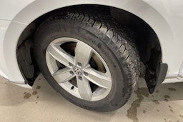 valkoinen Volkswagen Passat 2019 kuva 10.