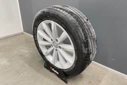 valkoinen Volkswagen Passat 2019 kuva 11.