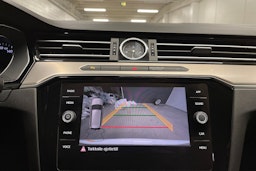 valkoinen Volkswagen Passat 2019 kuva 16.