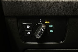 valkoinen Volkswagen Passat 2019 kuva 18.