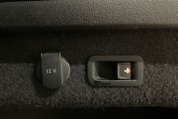 valkoinen Volkswagen Passat 2019 kuva 27.