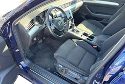 sininen Volkswagen Passat 2019 kuva 3.