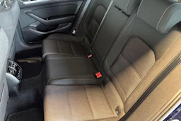sininen Volkswagen Passat 2019 kuva 8.