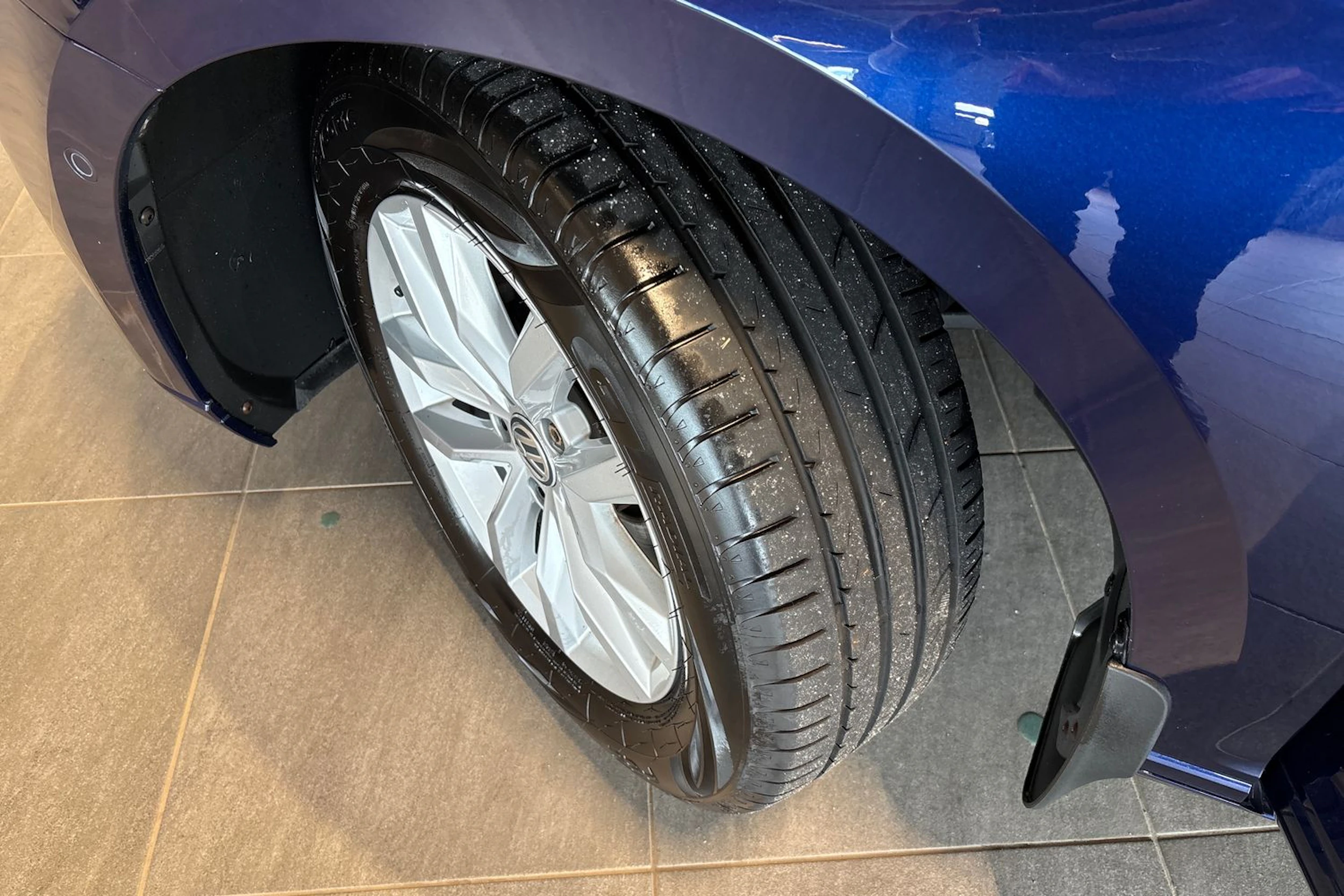 sininen Volkswagen Passat 2019 kuva 10.
