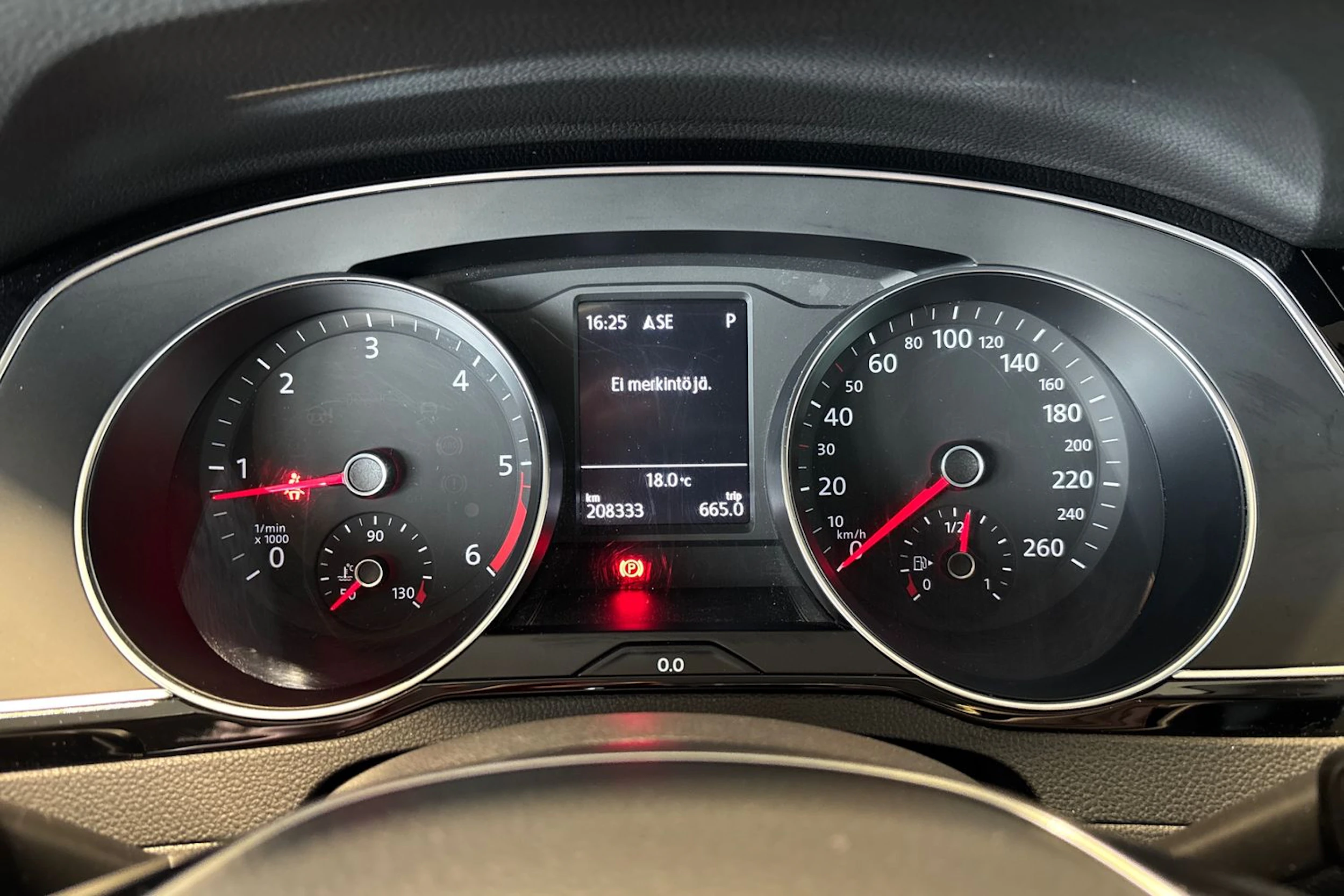 sininen Volkswagen Passat 2019 kuva 12.