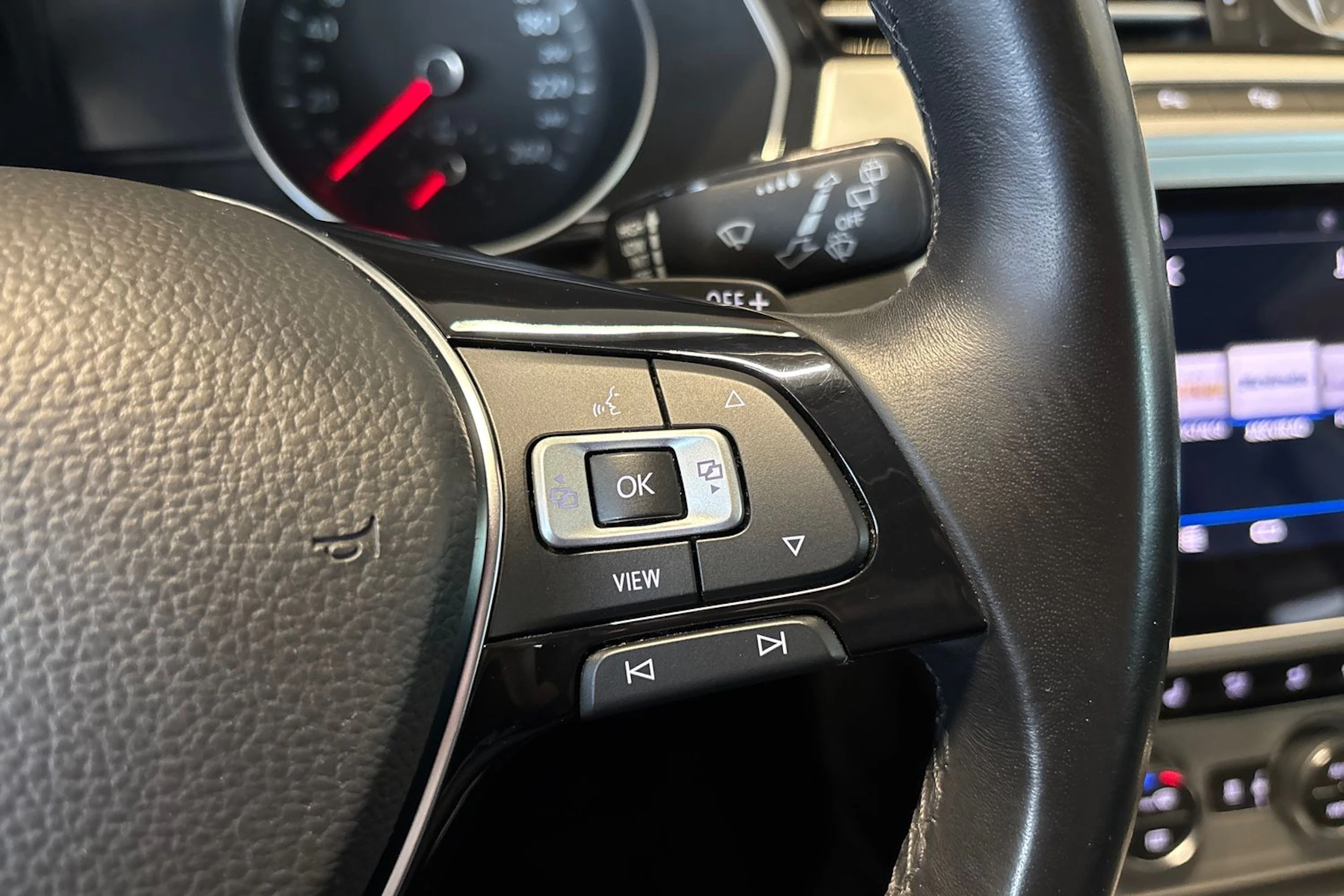 sininen Volkswagen Passat 2019 kuva 14.