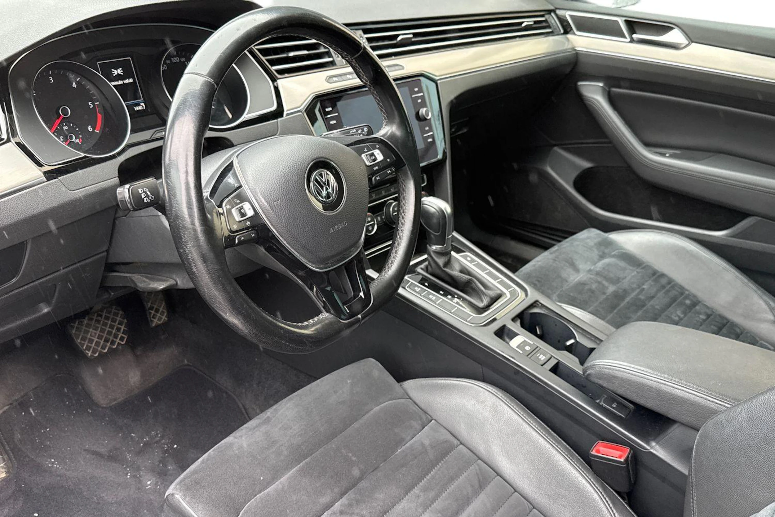 harmaa Volkswagen Passat 2019 kuva 3.