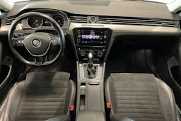 harmaa Volkswagen Passat 2019 kuva 7.