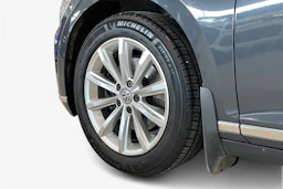 harmaa Volkswagen Passat 2019 kuva 9.