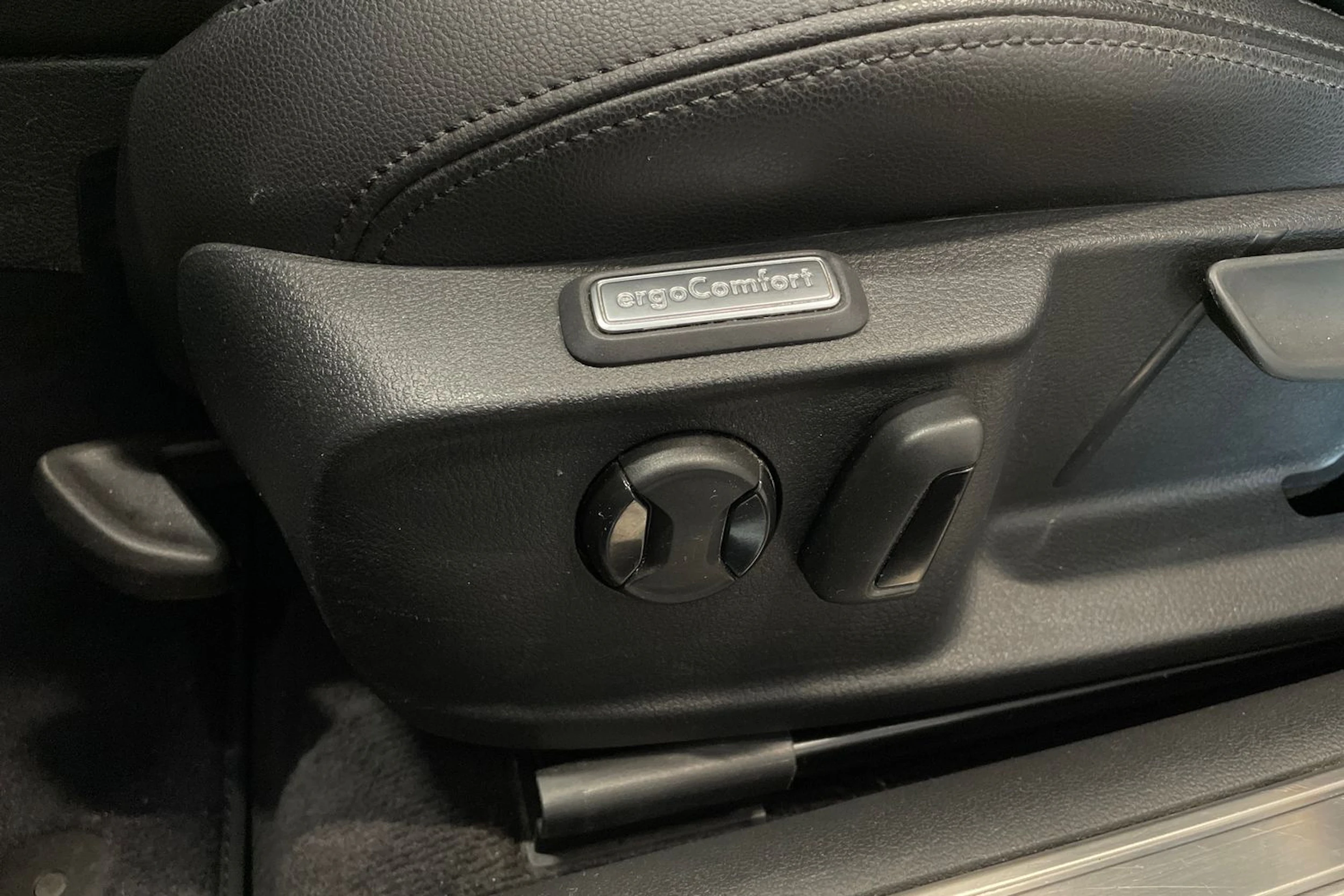 harmaa Volkswagen Passat 2019 kuva 12.