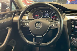 harmaa Volkswagen Passat 2019 kuva 13.