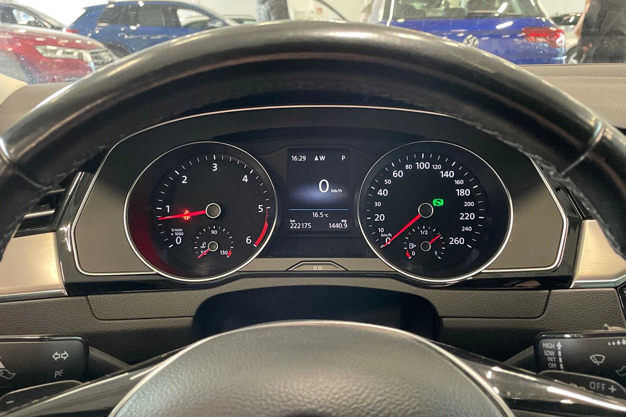 harmaa Volkswagen Passat 2019 kuva 14.