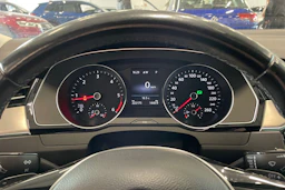 harmaa Volkswagen Passat 2019 kuva 14.