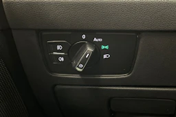 harmaa Volkswagen Passat 2019 kuva 17.
