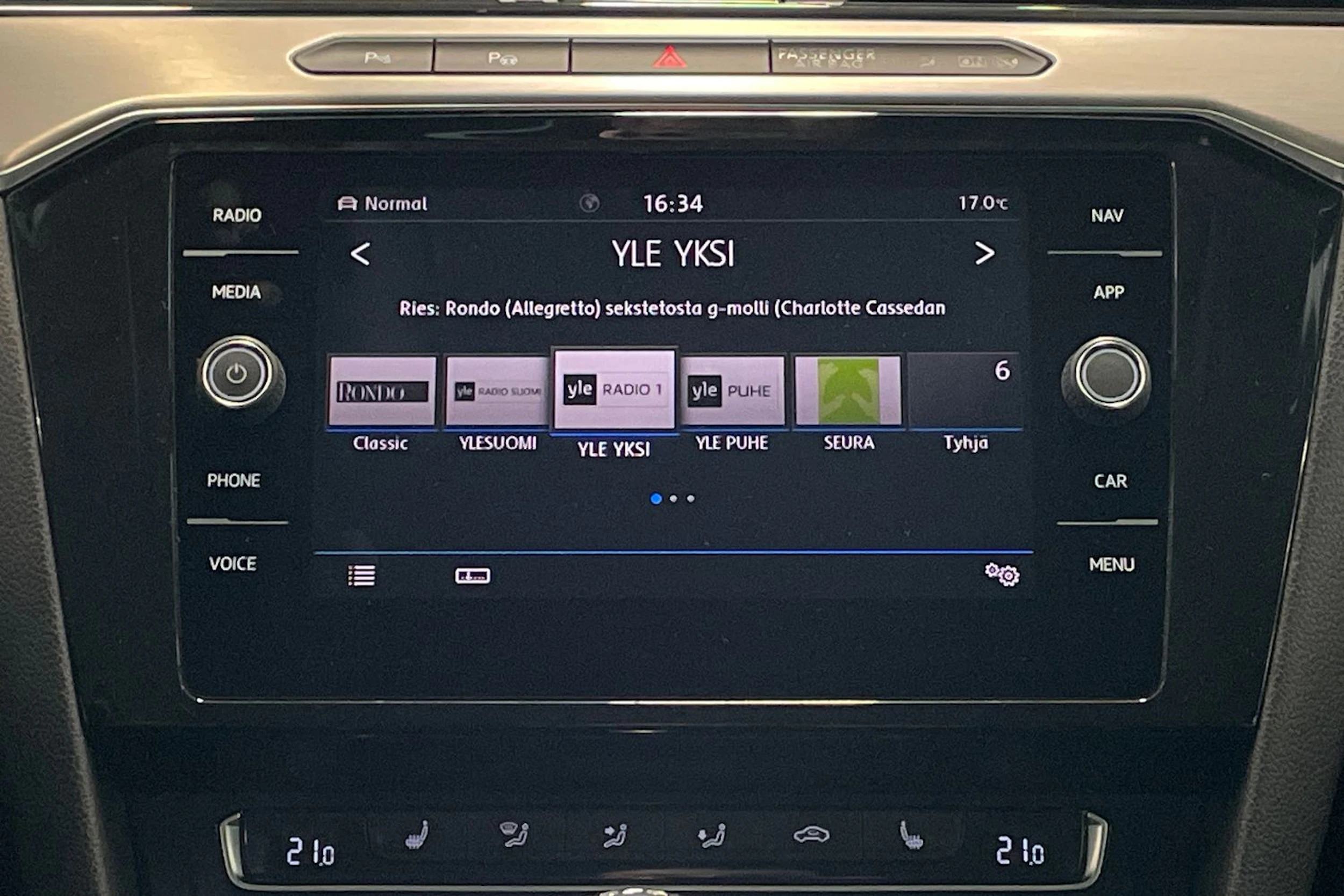 harmaa Volkswagen Passat 2019 kuva 18.