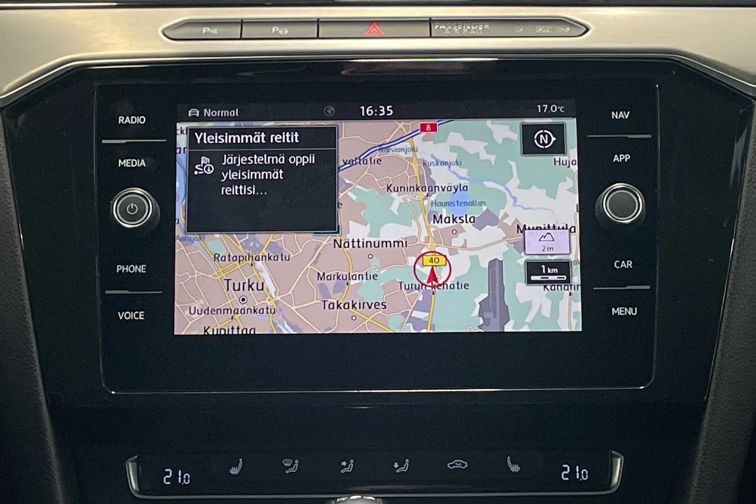 harmaa Volkswagen Passat 2019 kuva 20.