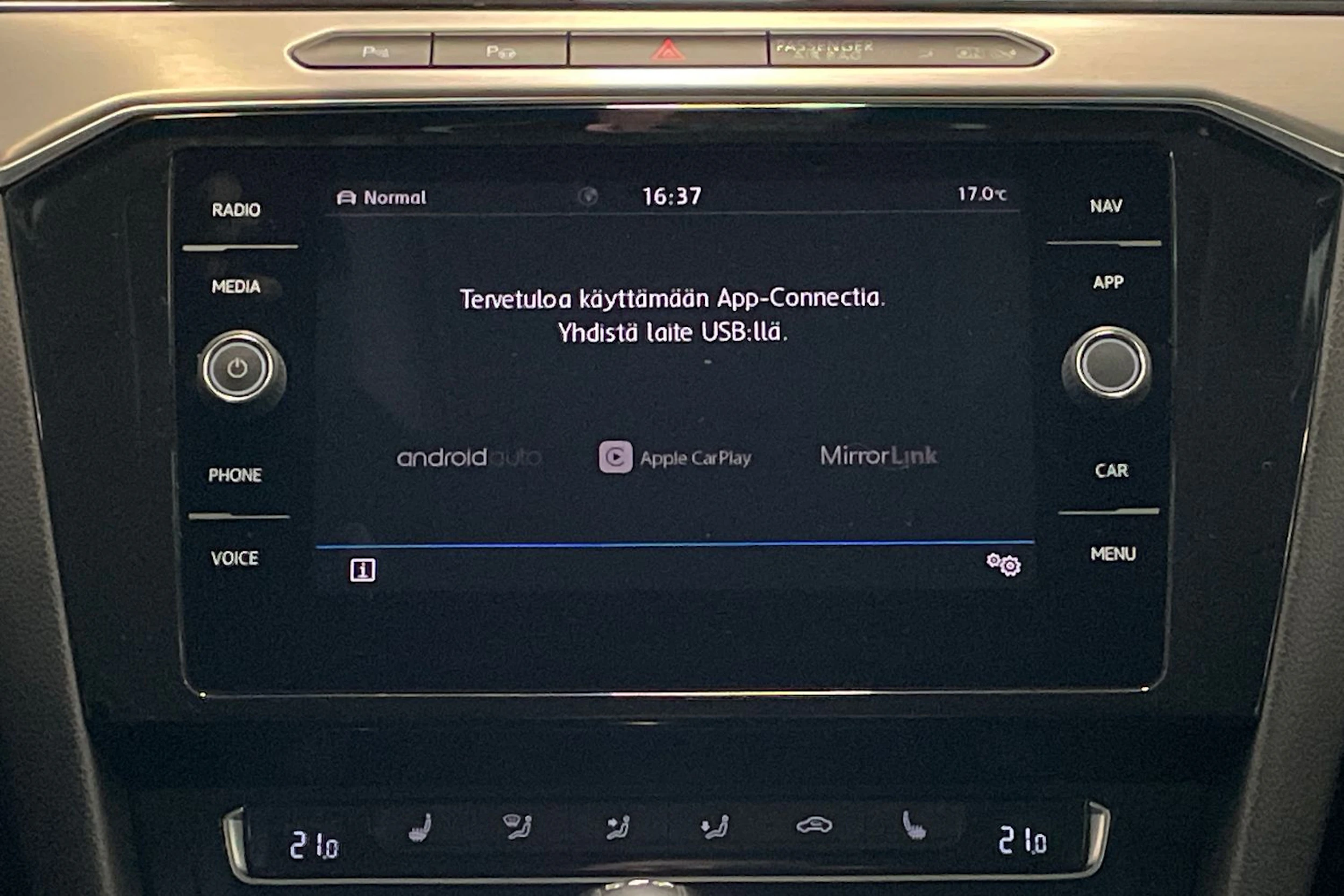 harmaa Volkswagen Passat 2019 kuva 21.