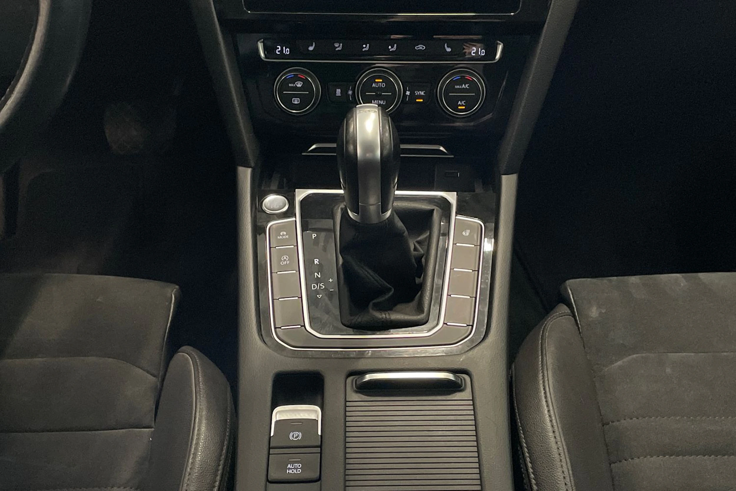 harmaa Volkswagen Passat 2019 kuva 26.