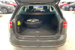 harmaa Volkswagen Passat 2019 kuva 27.