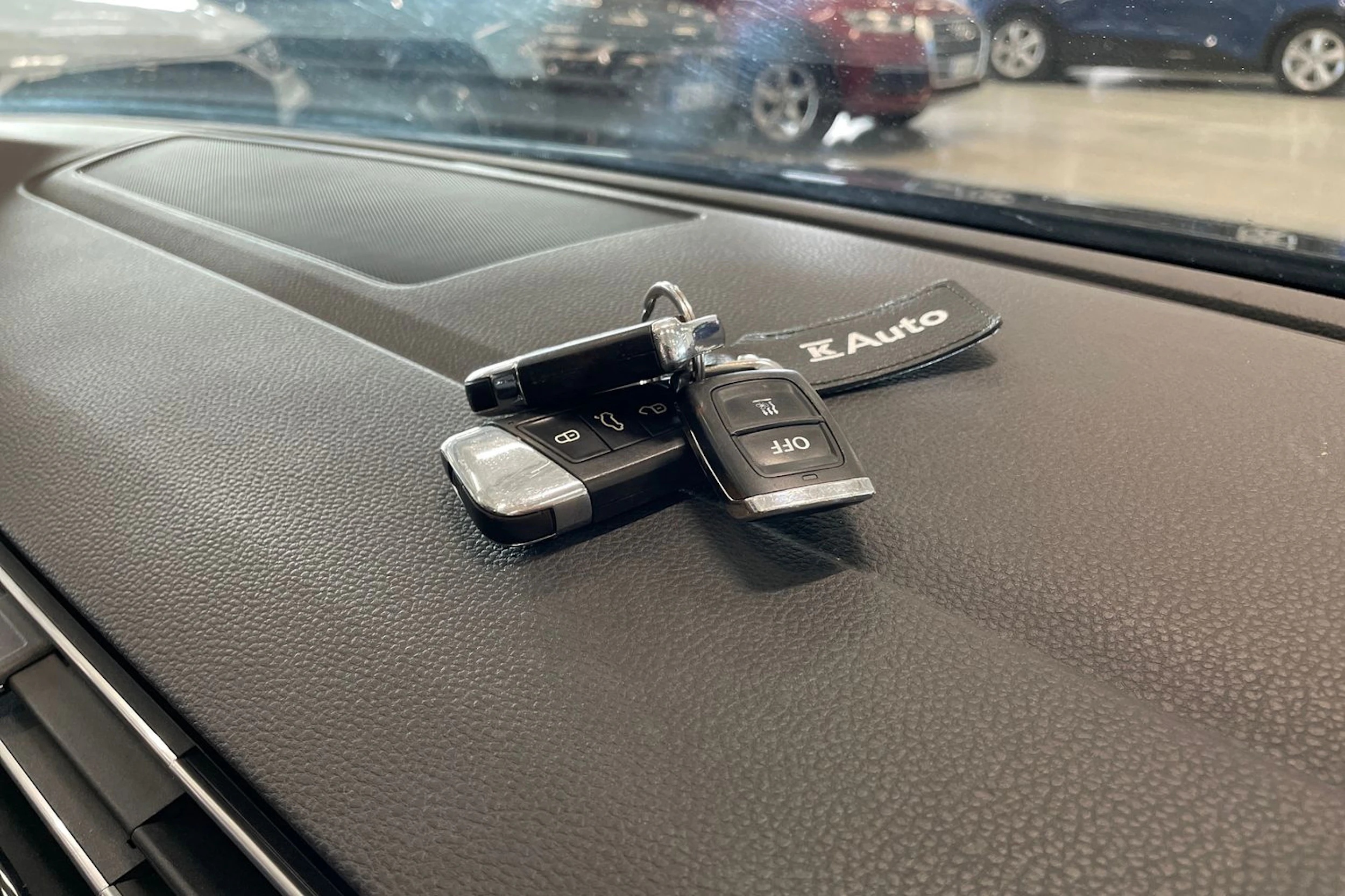 harmaa Volkswagen Passat 2019 kuva 31.