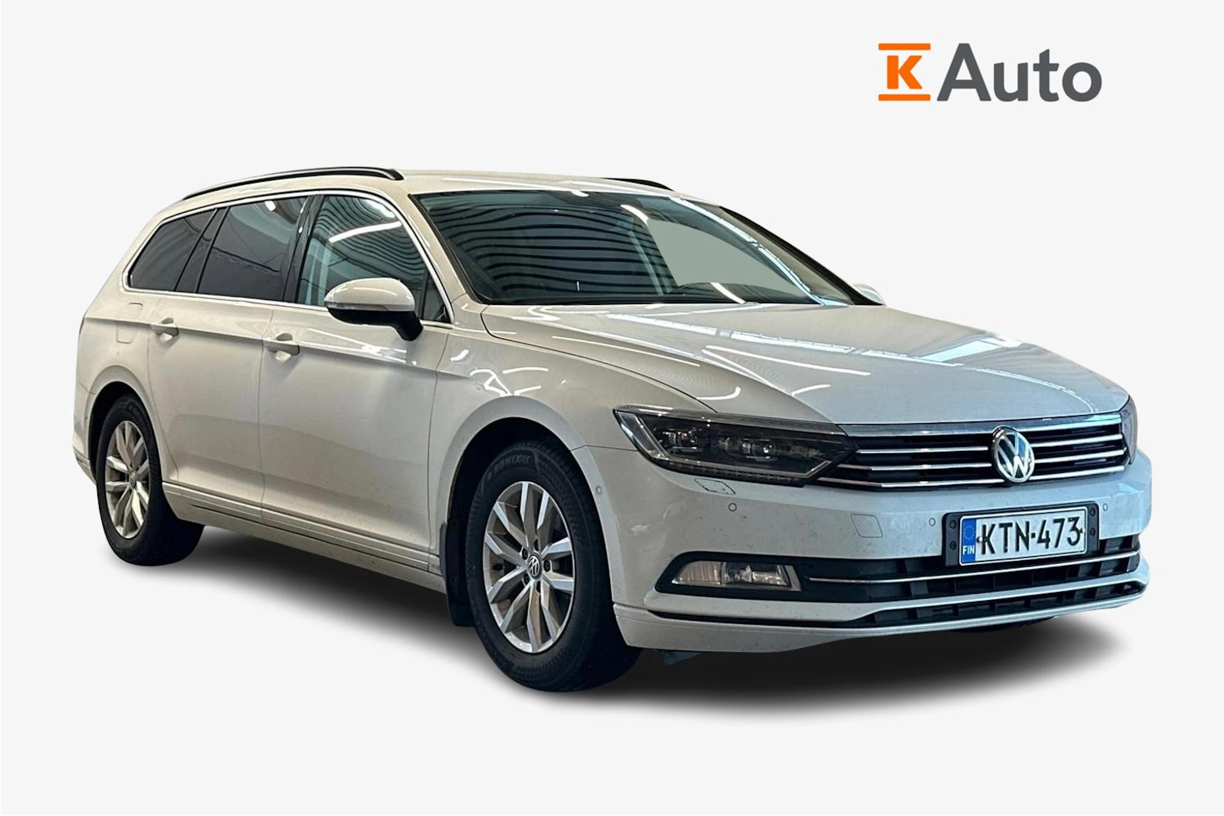 valkoinen Volkswagen Passat 2019 kuva 1.