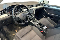 valkoinen Volkswagen Passat 2019 kuva 3.