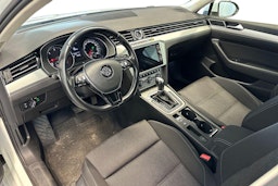 valkoinen Volkswagen Passat 2019 kuva 3.