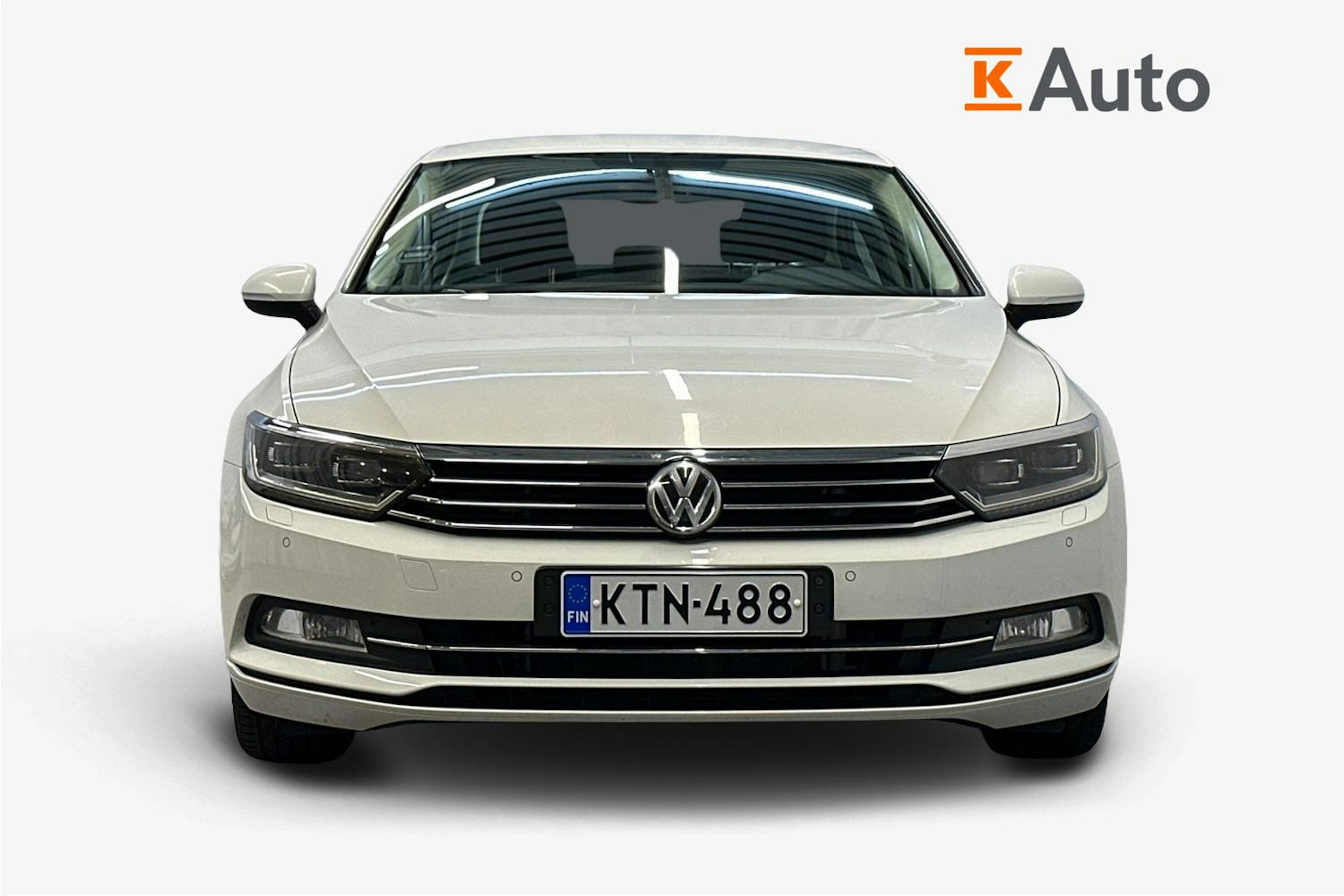 valkoinen Volkswagen Passat 2019 kuva 5.