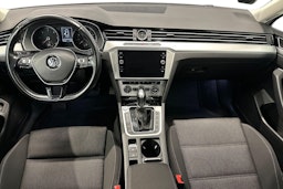 valkoinen Volkswagen Passat 2019 kuva 9.