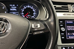 valkoinen Volkswagen Passat 2019 kuva 17.