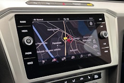 valkoinen Volkswagen Passat 2019 kuva 18.