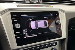 valkoinen Volkswagen Passat 2019 kuva 19.