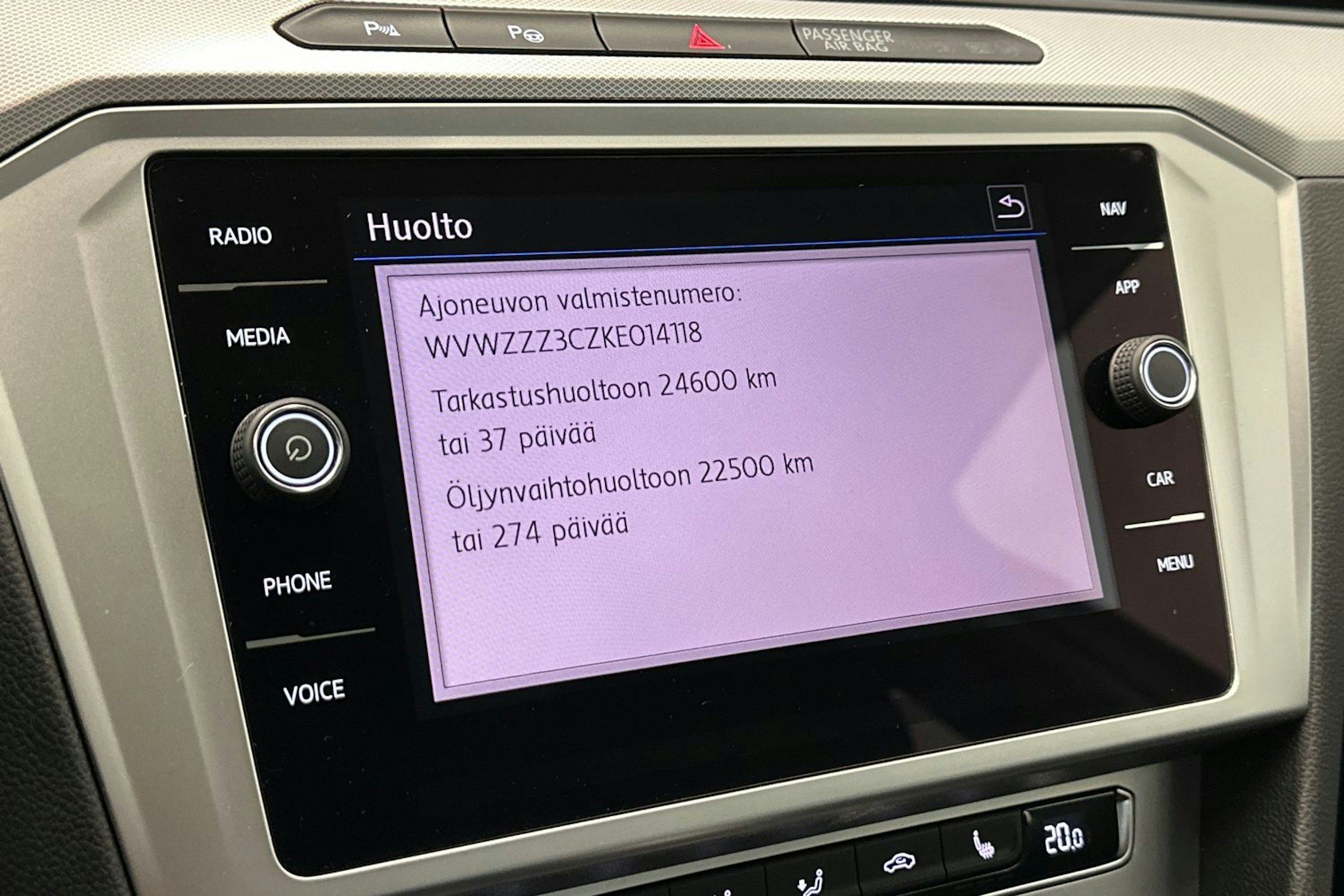 valkoinen Volkswagen Passat 2019 kuva 21.