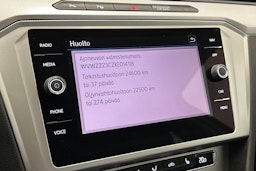 valkoinen Volkswagen Passat 2019 kuva 21.