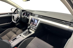 valkoinen Volkswagen Passat 2019 kuva 9.