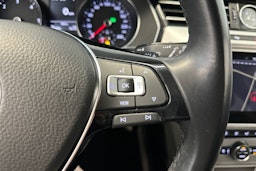 valkoinen Volkswagen Passat 2019 kuva 15.