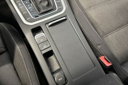 valkoinen Volkswagen Passat 2019 kuva 21.