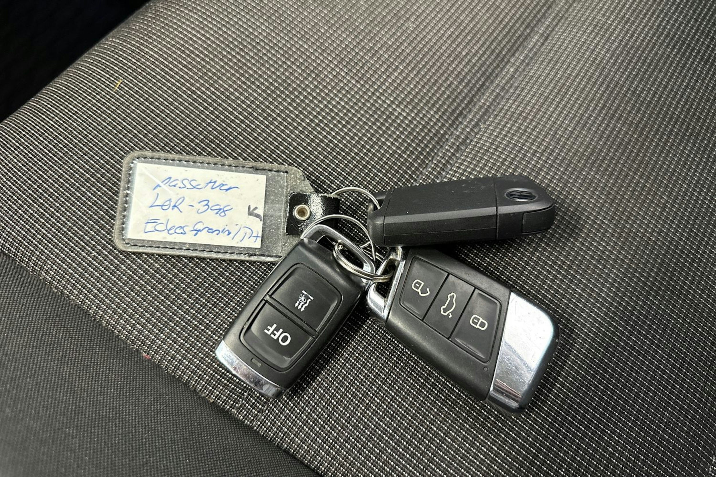 valkoinen Volkswagen Passat 2019 kuva 22.