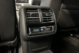 valkoinen Volkswagen Passat 2019 kuva 23.