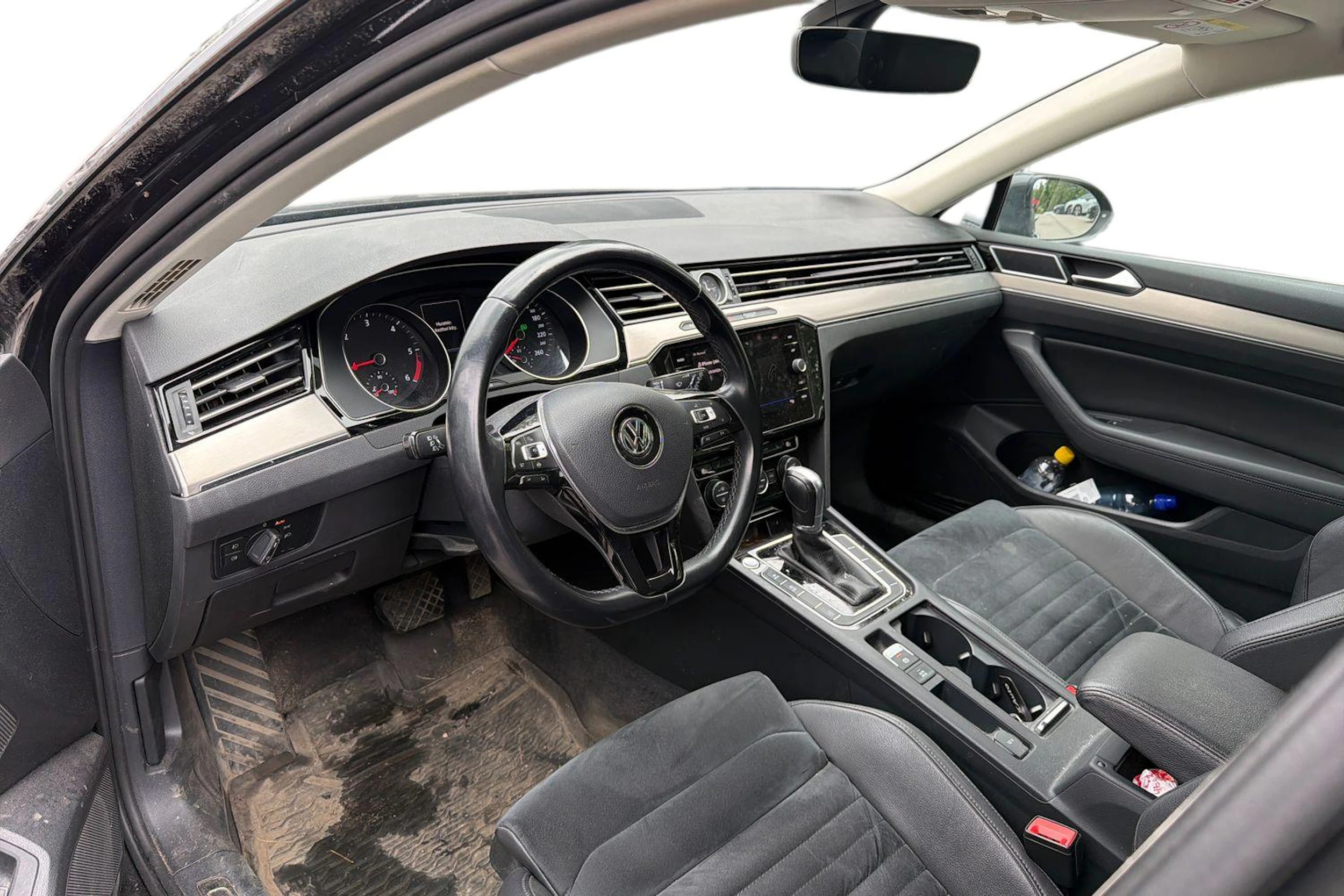 harmaa Volkswagen Passat 2019 kuva 3.